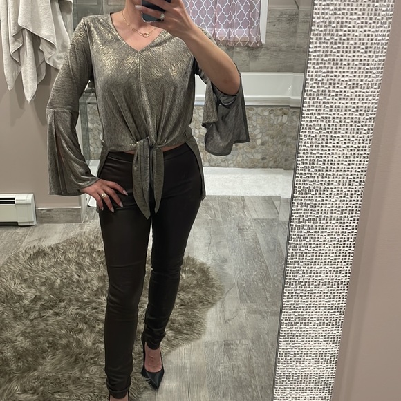 ‼️BUNDLE SALE 4 FOR $20 - NWOT Gorgeous crop top - Picture 3 of 12